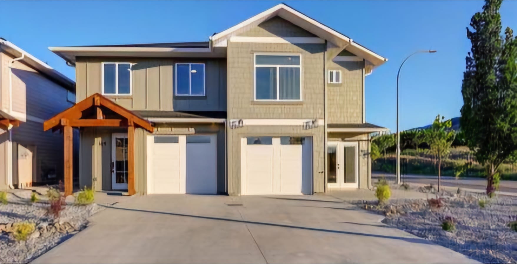 Carriage style garage doors for Penticton home